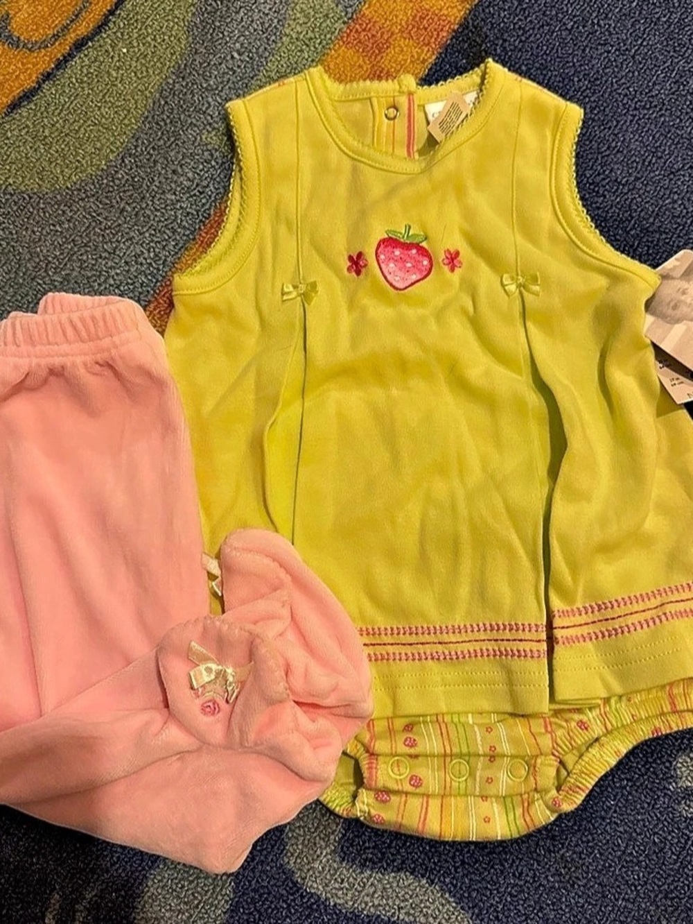 Carter's Baby Matching Set in Yellow & Pink